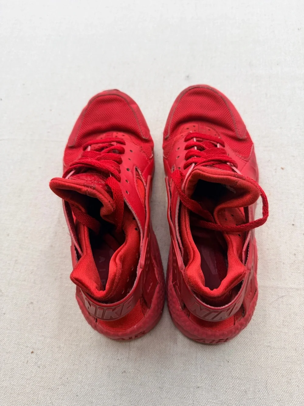 Nike Air Huarache Triple Red